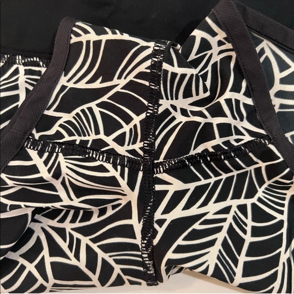 Lululemon Angel Palm Shorts - Picture 7 of 12